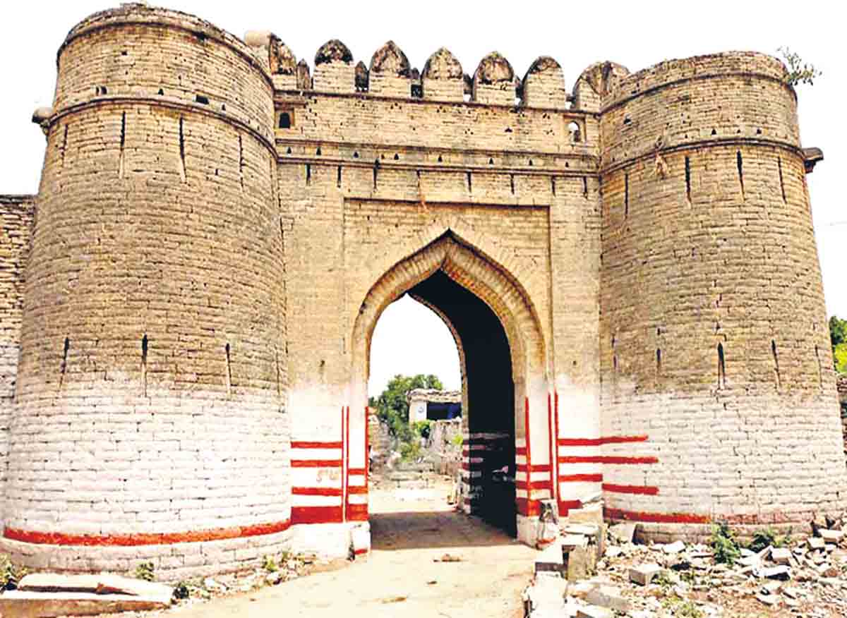 చరిత్ర ఘనం.. సాక్ష్యాలు సజీవం