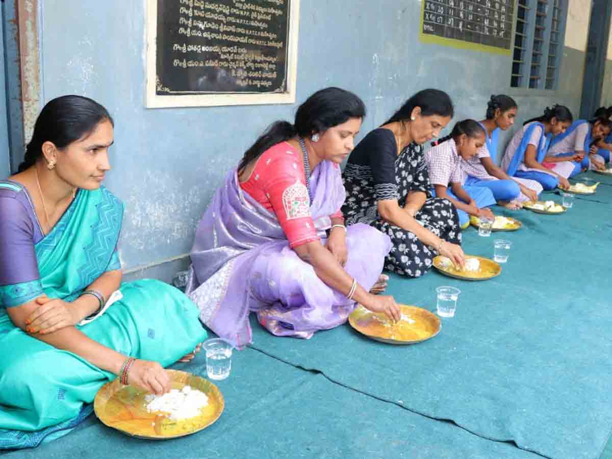 పాఠశాలల్లో కొవిడ్‌ నిబంధనలు పాటించాలి.. మంత్రి సబితా ఇంద్రారెడ్డి