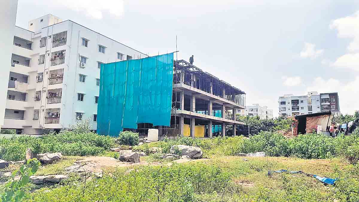 అక్రమ కట్టడాలపై నజర్