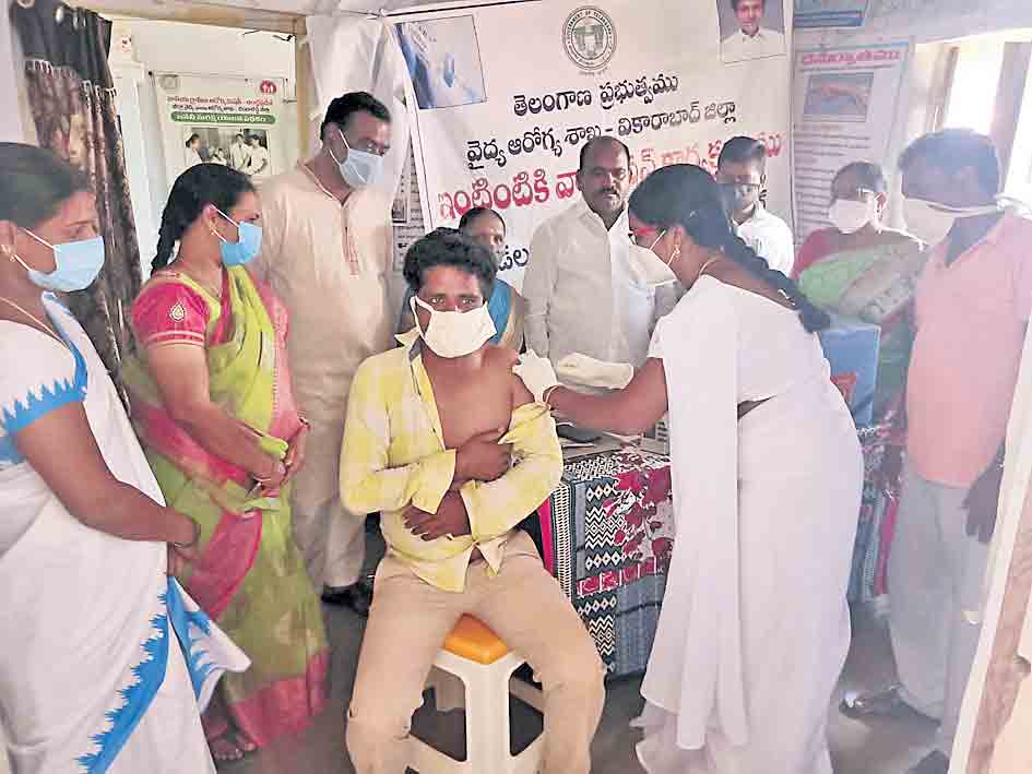 వందశాతం వ్యాక్సినేషన్‌ పూర్తి చేయాలి