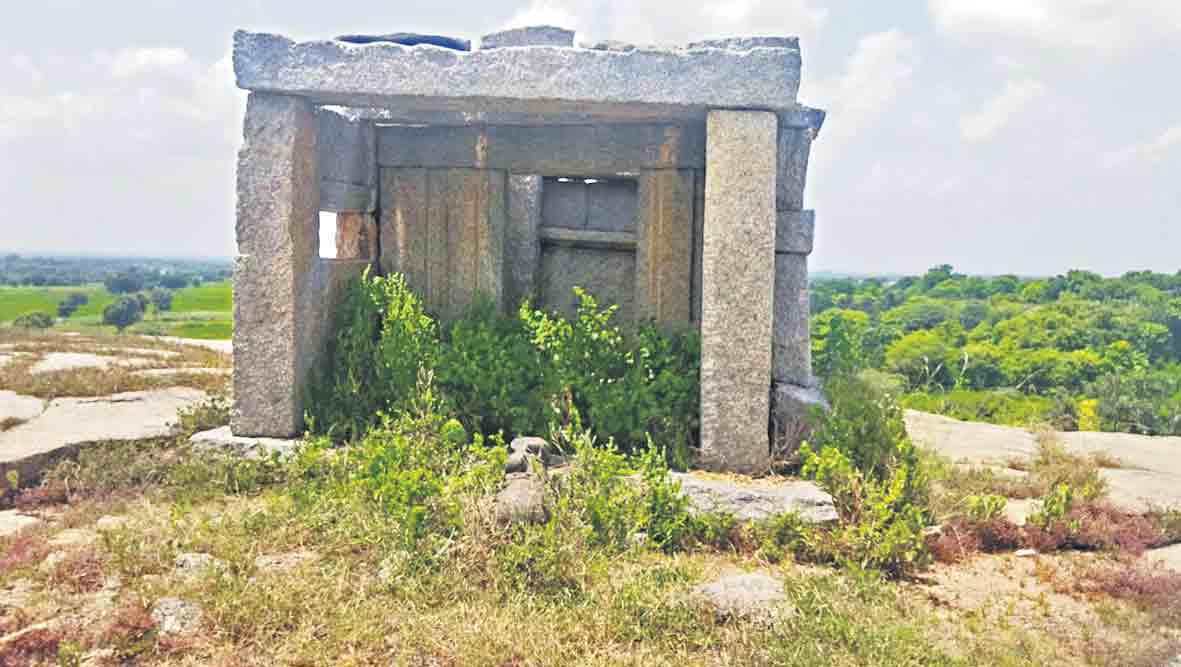మల్లన్న గుట్ట.. చారిత్రక పుట్ట