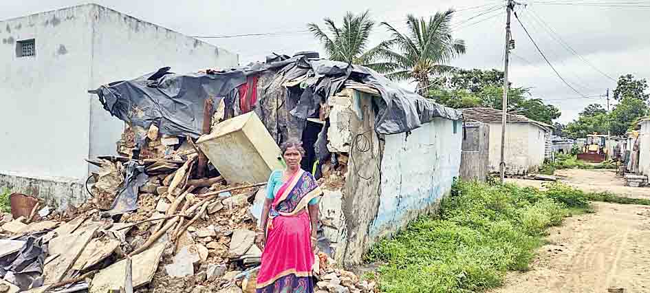 కూలిన ఇండ్లు..మునిగిన పంటలు