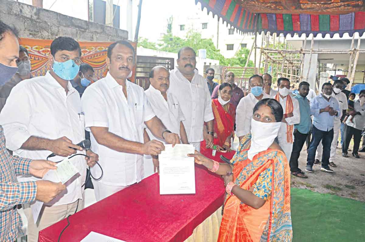 ఎల్బీనగర్‌ ఎమ్మెల్యే దేవిరెడ్డి సుధీర్‌రెడ్డి