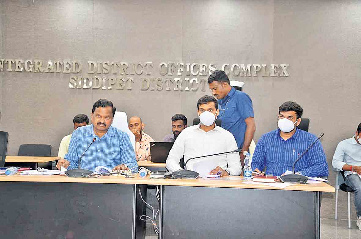 డబుల్‌ బెడ్‌రూం ఇండ్లను త్వరగా పూర్తి చేయాలి