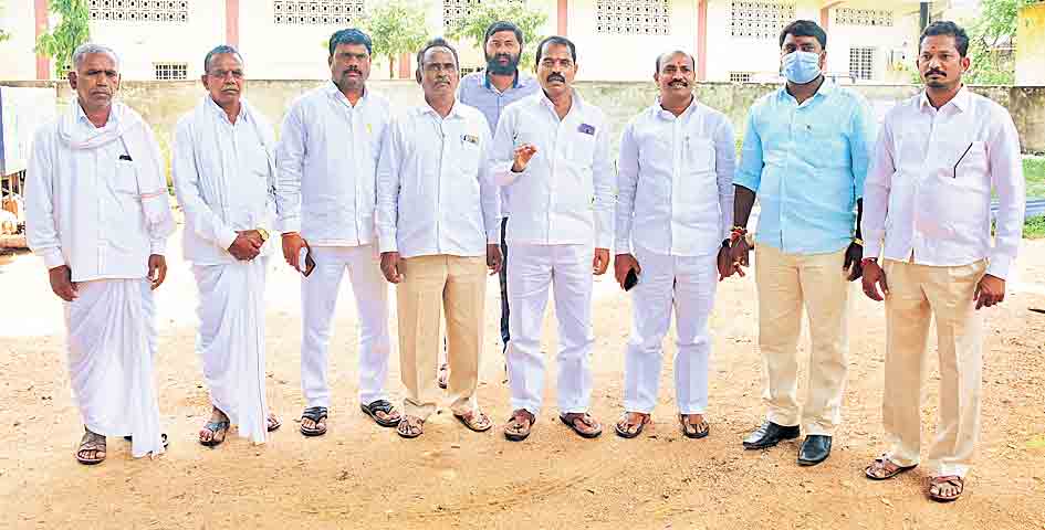 వాడవాడలా గులాబీ జెండా రెప రెపలాడిస్తాం..