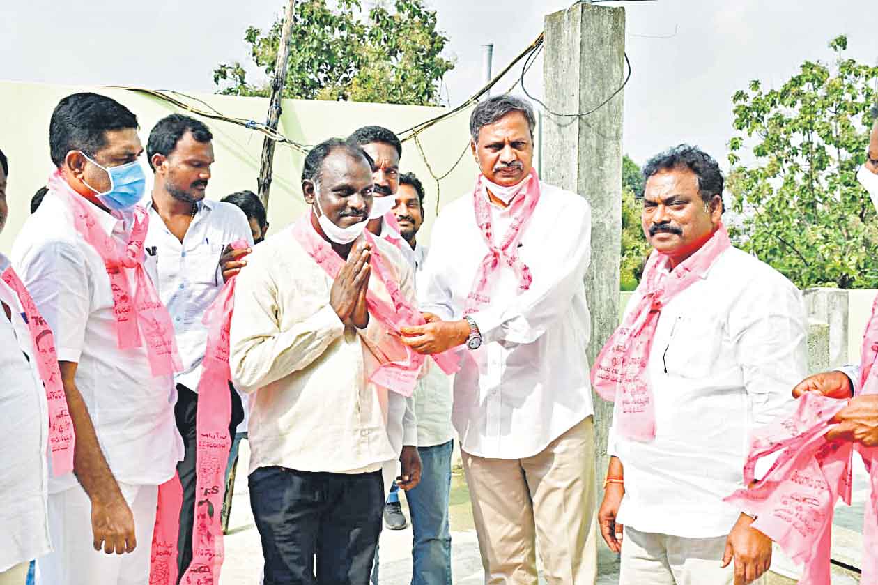 టీఆర్‌ఎస్‌లో చేరికల జోరు