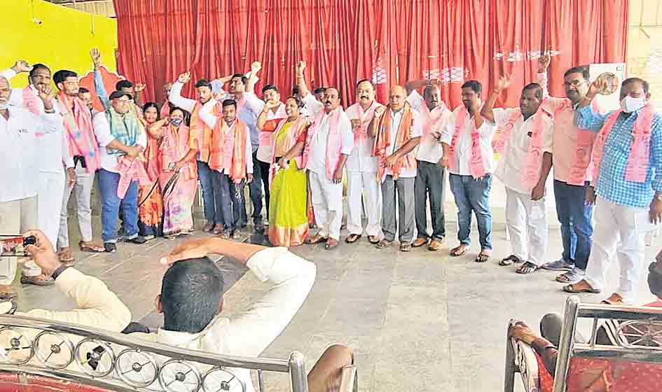 నూతన కమిటీలు కష్టపడి పనిచేయాలి