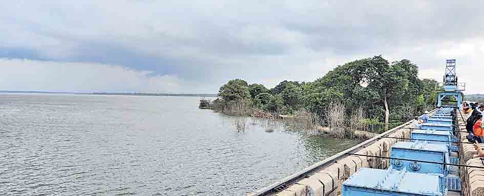 ఉస్మాన్‌సాగర్‌ గేట్లు మూసివేత