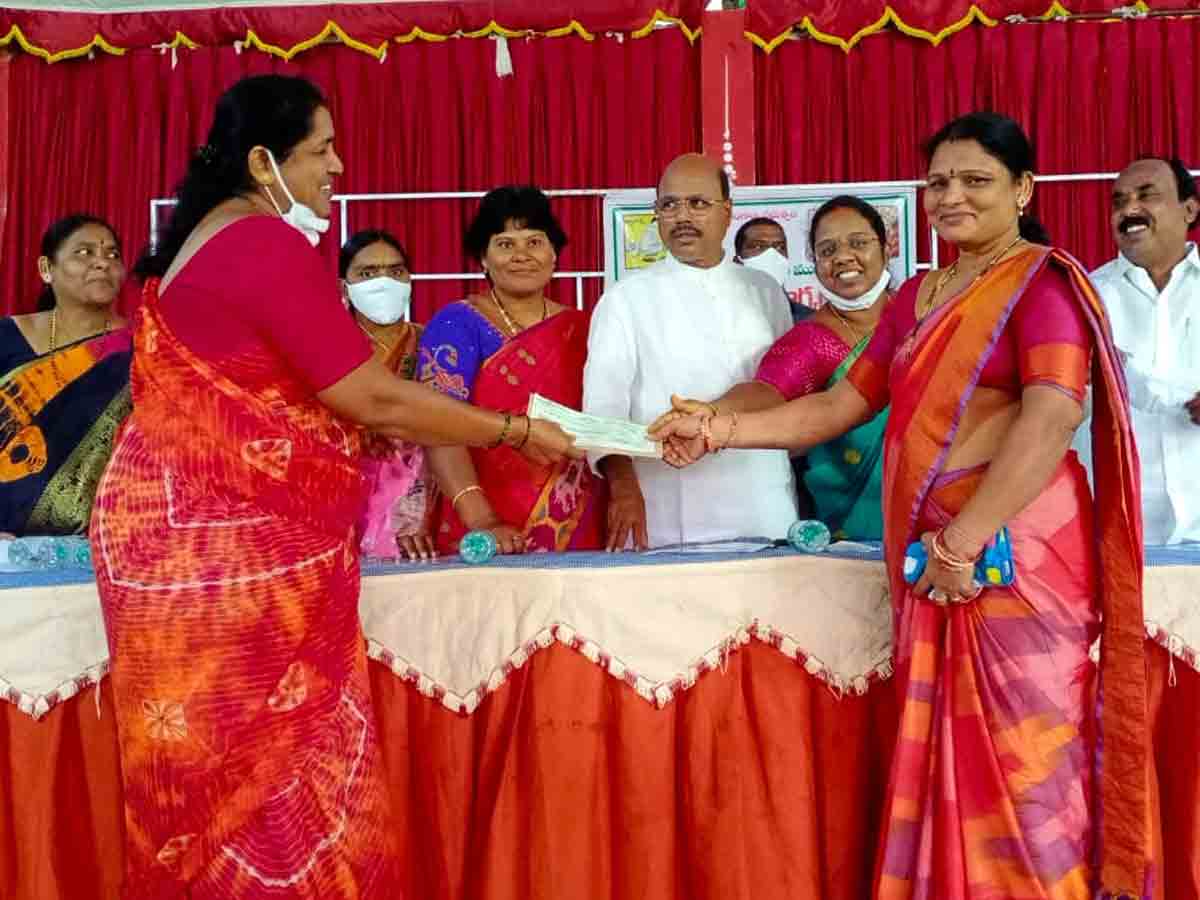 Ibrahimpatnam : ఆర్భాటాలకు పోయి అప్పుల పాలు కావద్దు..