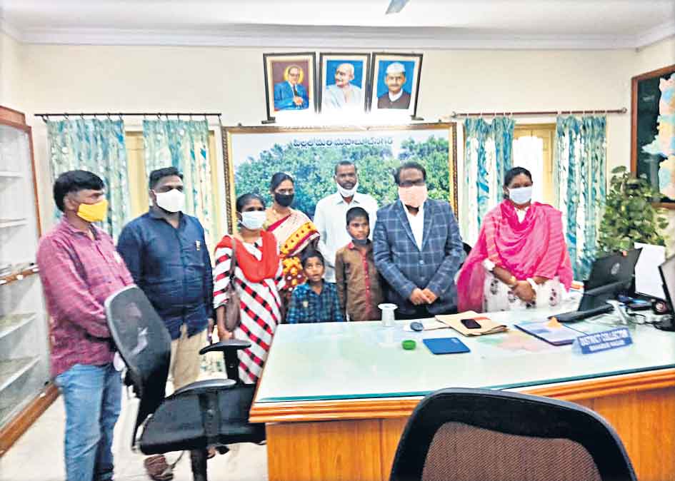 చిన్నారులకు మంత్రి కేటీఆర్‌ చేయూత