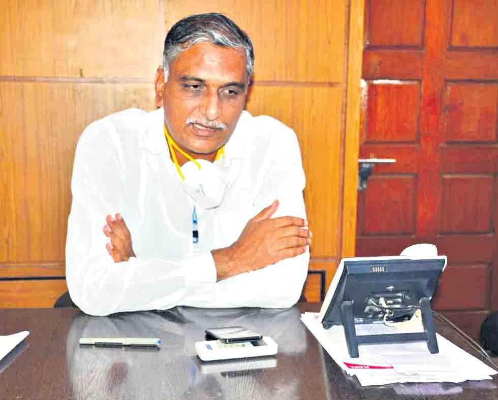 వందశాతం వ్యాక్సినేషన్‌ పూర్తిచేయాలి