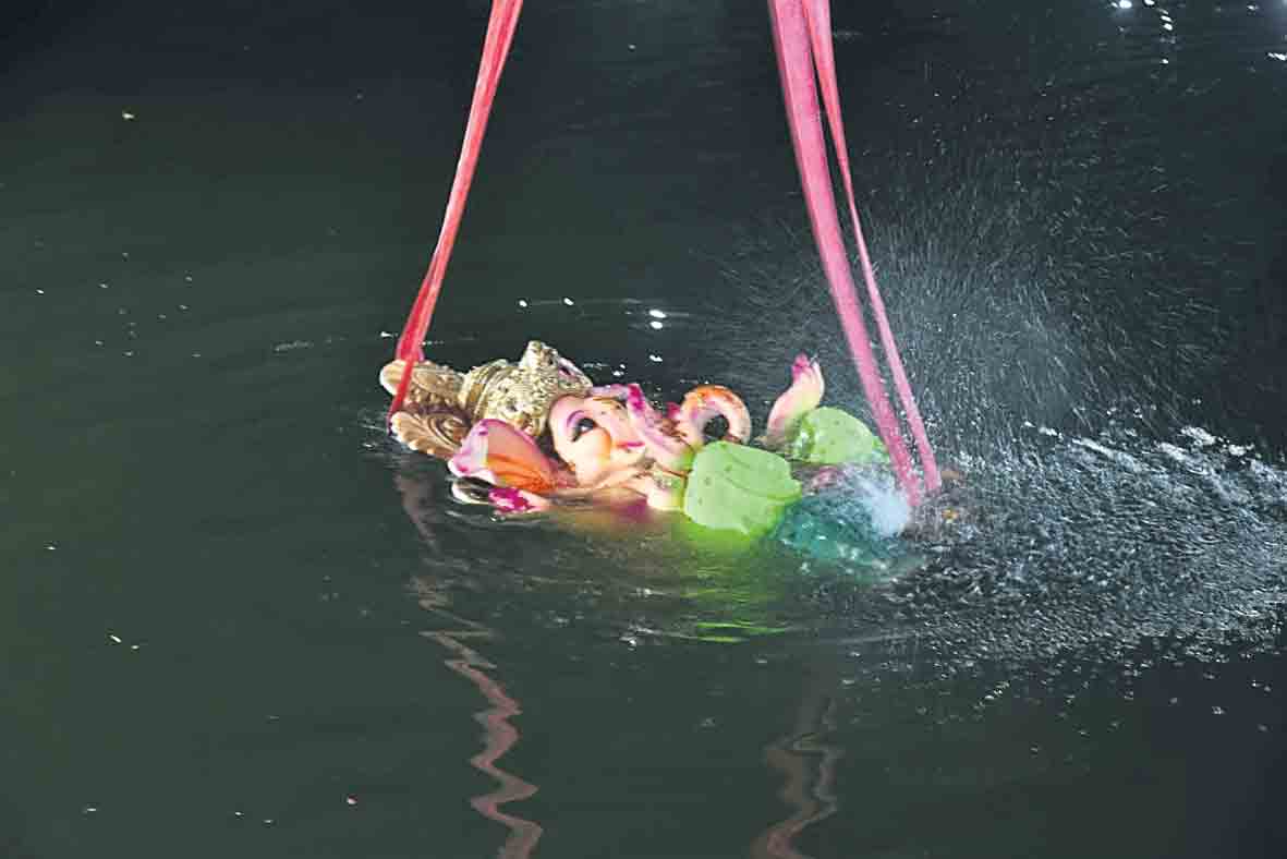 గంగమ్మ ఒడికి గణనాథులు