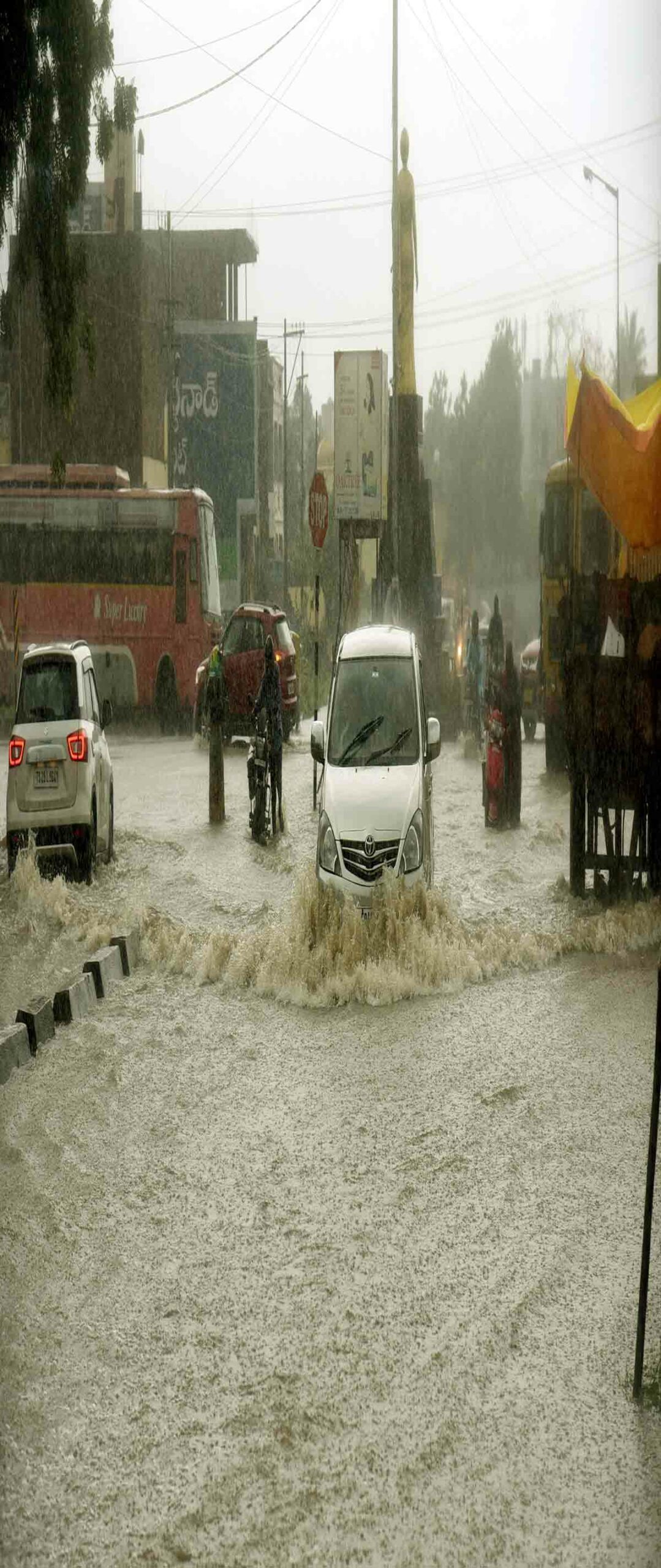 వదలని వాన