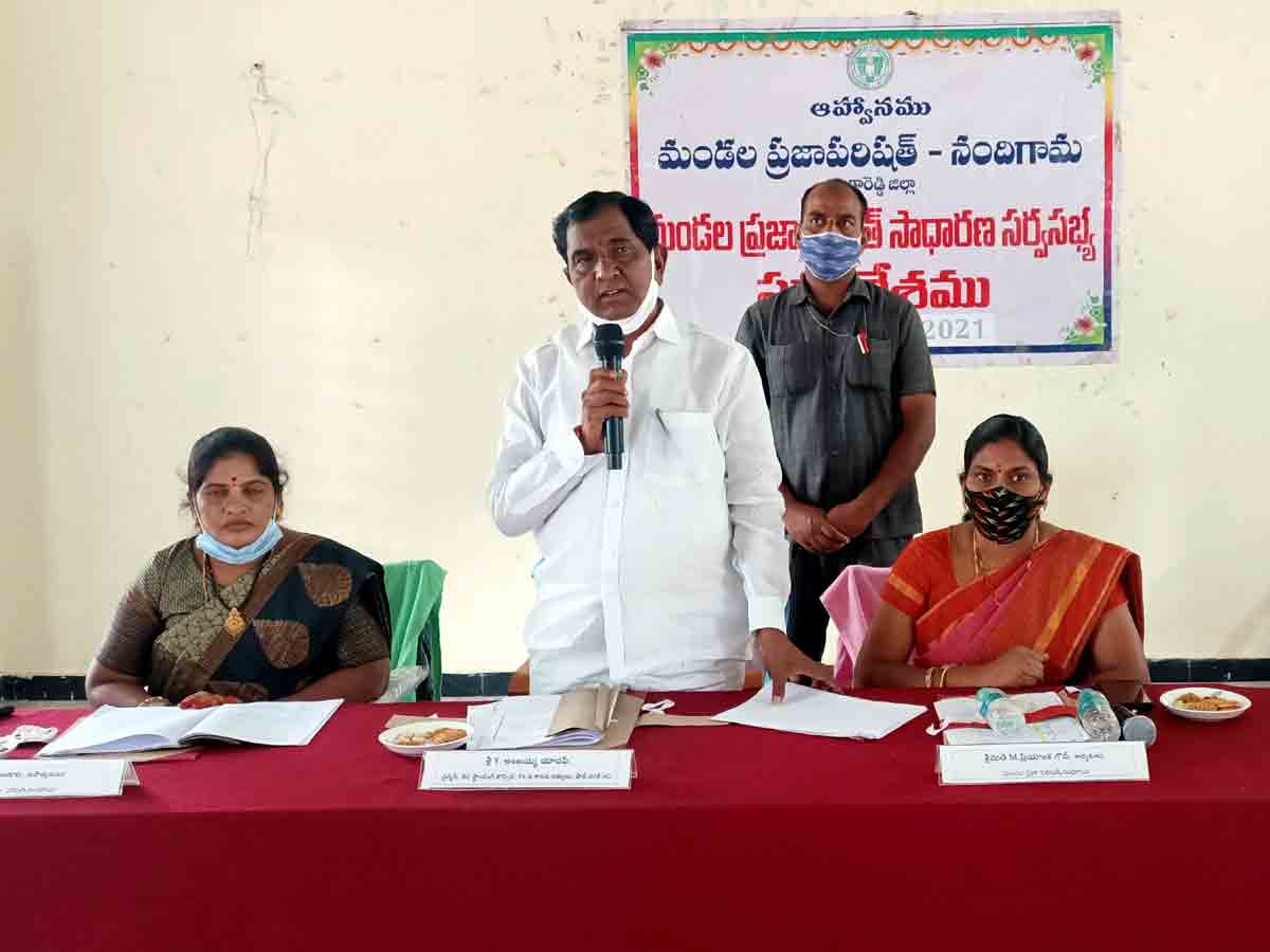 Nandigama : ప్రజాప్రతినిధులు, అధికారులు ప్రజలకు అందుబాటులో ఉండాలి