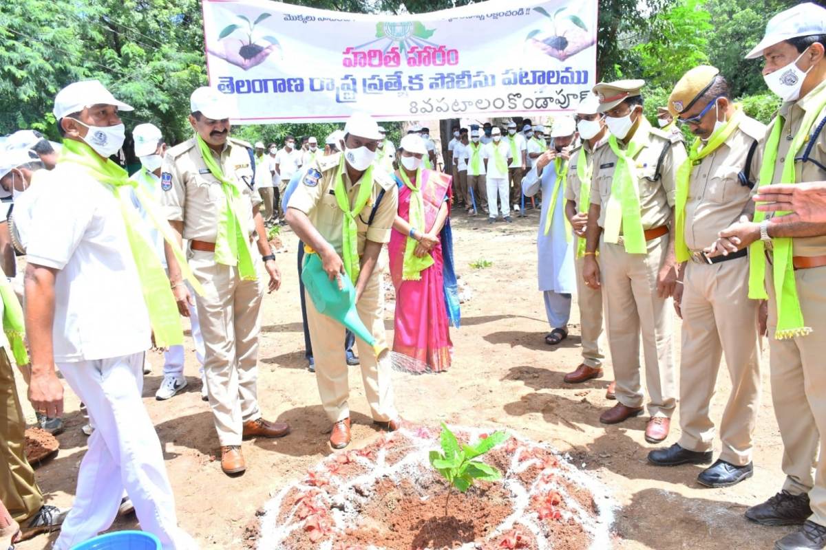 Telangana Ku Haritha Haram | కొండాపూర్‌ బెటాలియన్‌లో తెలంగాణకు హరితహారం