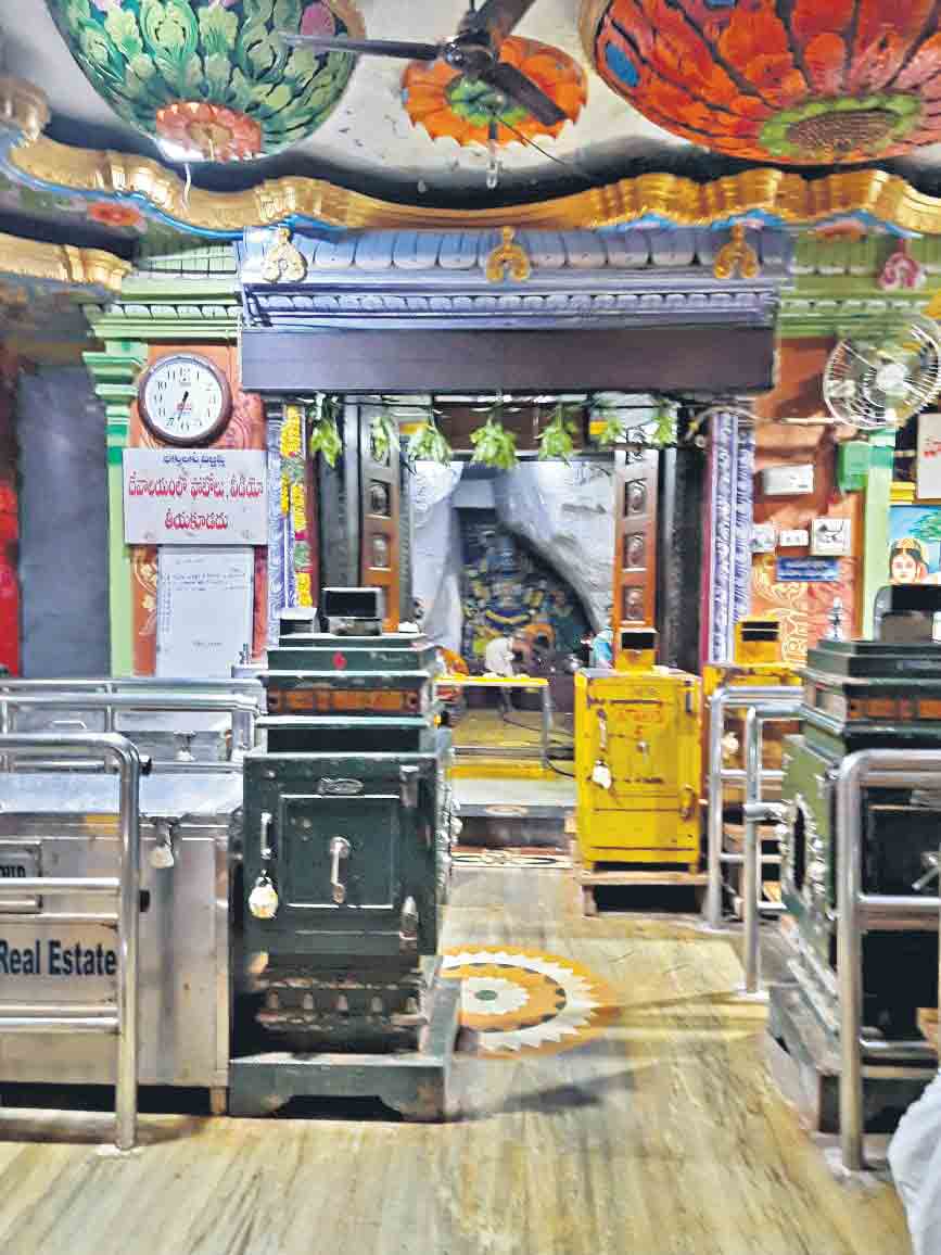 రారాజు మల్లన్నకు.. రజత ద్వారాలు