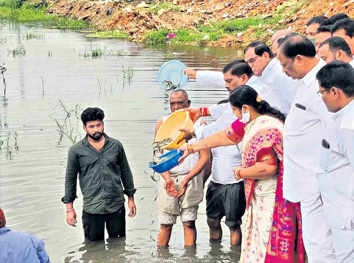 మత్స్యకారుల అభ్యున్నతికి ప్రభుత్వం కృషి