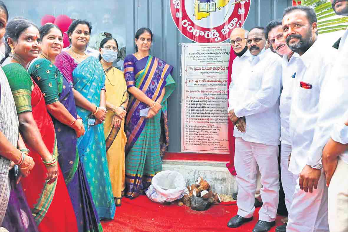 బాధిత రైతులకు ప్రభుత్వం బాసట