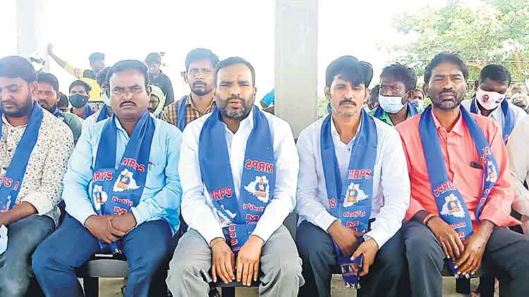 ఈటలను అడ్డుకుంటాం