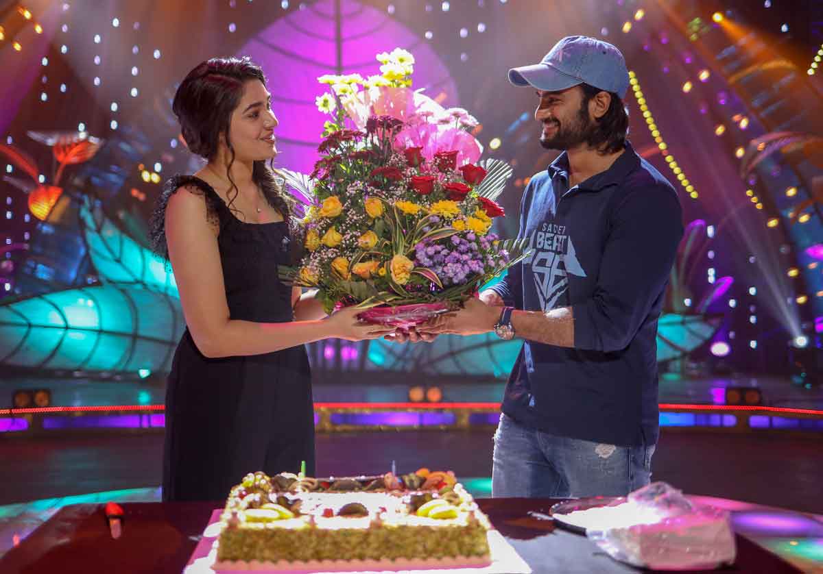 అమ్మాయి గురించి చెప్పాలంటే..