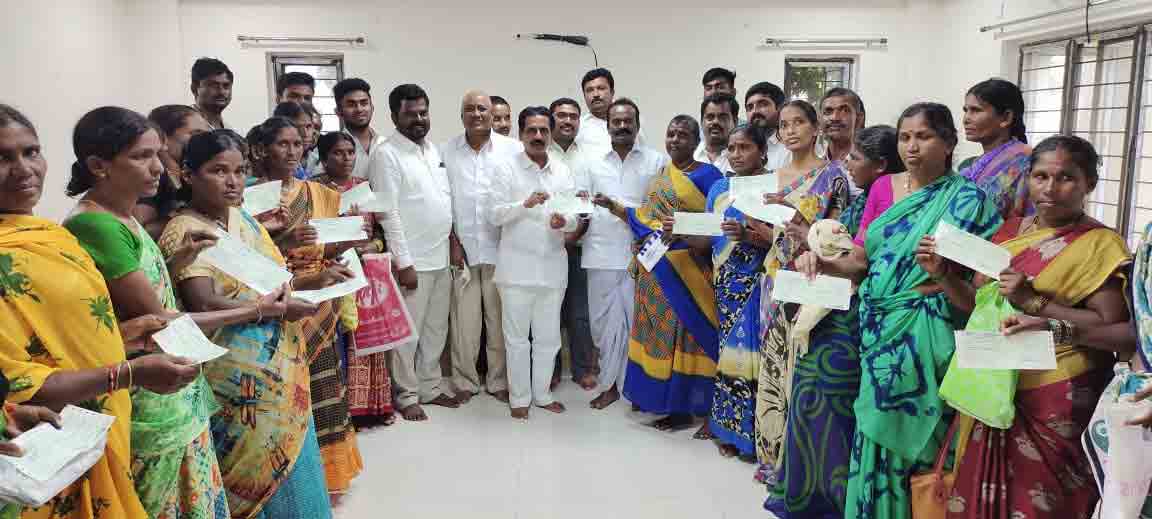 Devarakonda: పేదల సంక్షేమమే ప్రభుత్వ లక్ష్యం: ఎమ్మెల్యే రవీంద్రకుమార్