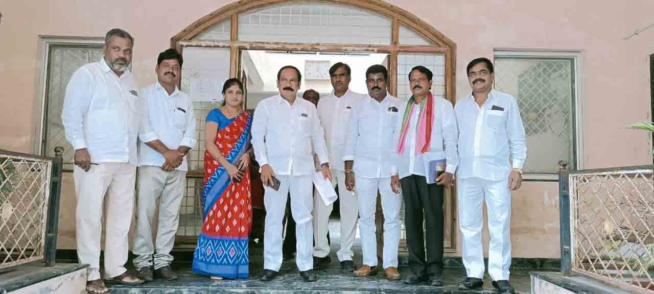 టీఆర్‌ఎస్ సంస్థాగత నిర్మాణమే లక్ష్యంగా పనిచేయాలి: తక్కెళ్లపల్లి