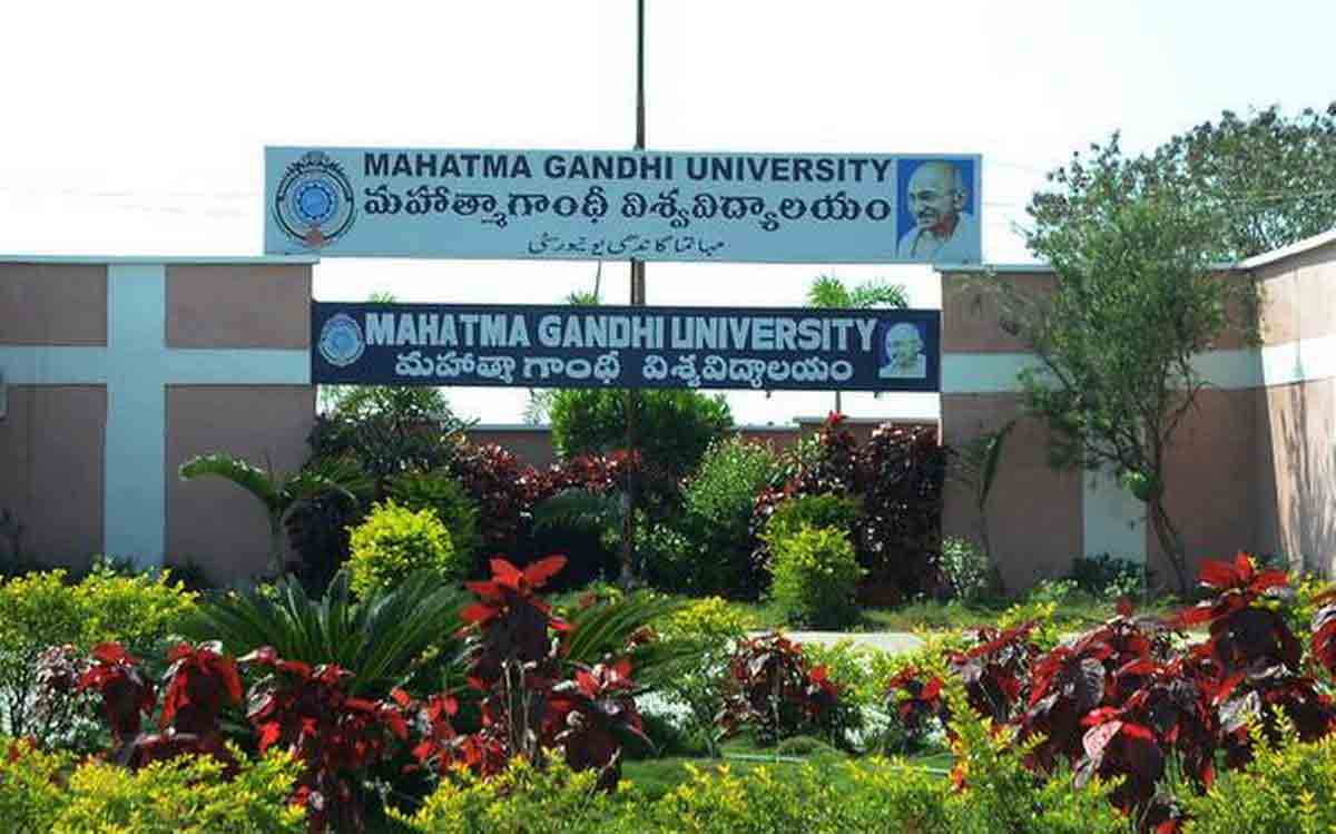 Miryalaguda: కరోనాపై పోరు.. ఇంటింటికీ ఉచిత శానిటేషన్