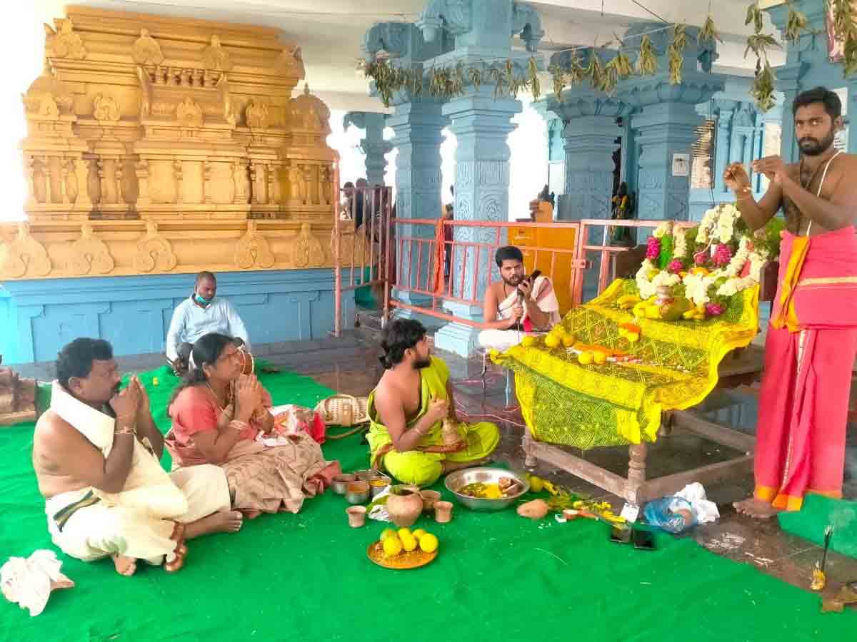 మత్స్యాద్రిపై ఘనంగా స్వామి వారి నిత్యకల్యాణం