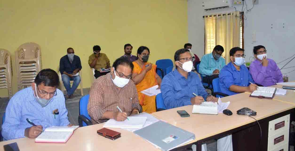 Suryapeta : ప్రతి ఒక్కరికీ వ్యాక్సిన్ వేయిస్తాం.. కలెక్టర్ వినయ్‌కృష్ణారెడ్డి