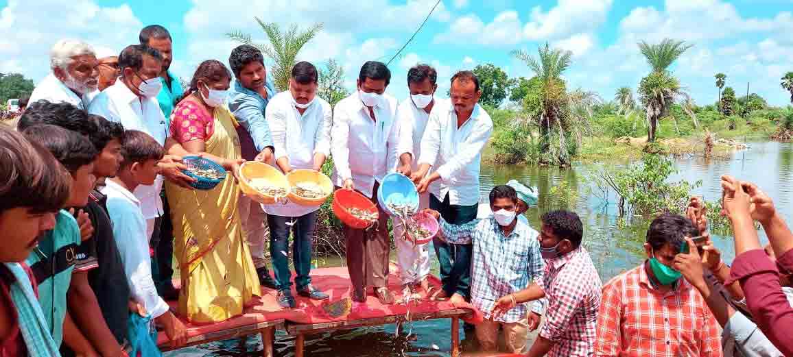 Makthal: మత్స్య కార్మికుల అభివృద్ధికి ప్రభుత్వం పెద్దపీట: ఎమ్మెల్యే చిట్టెం
