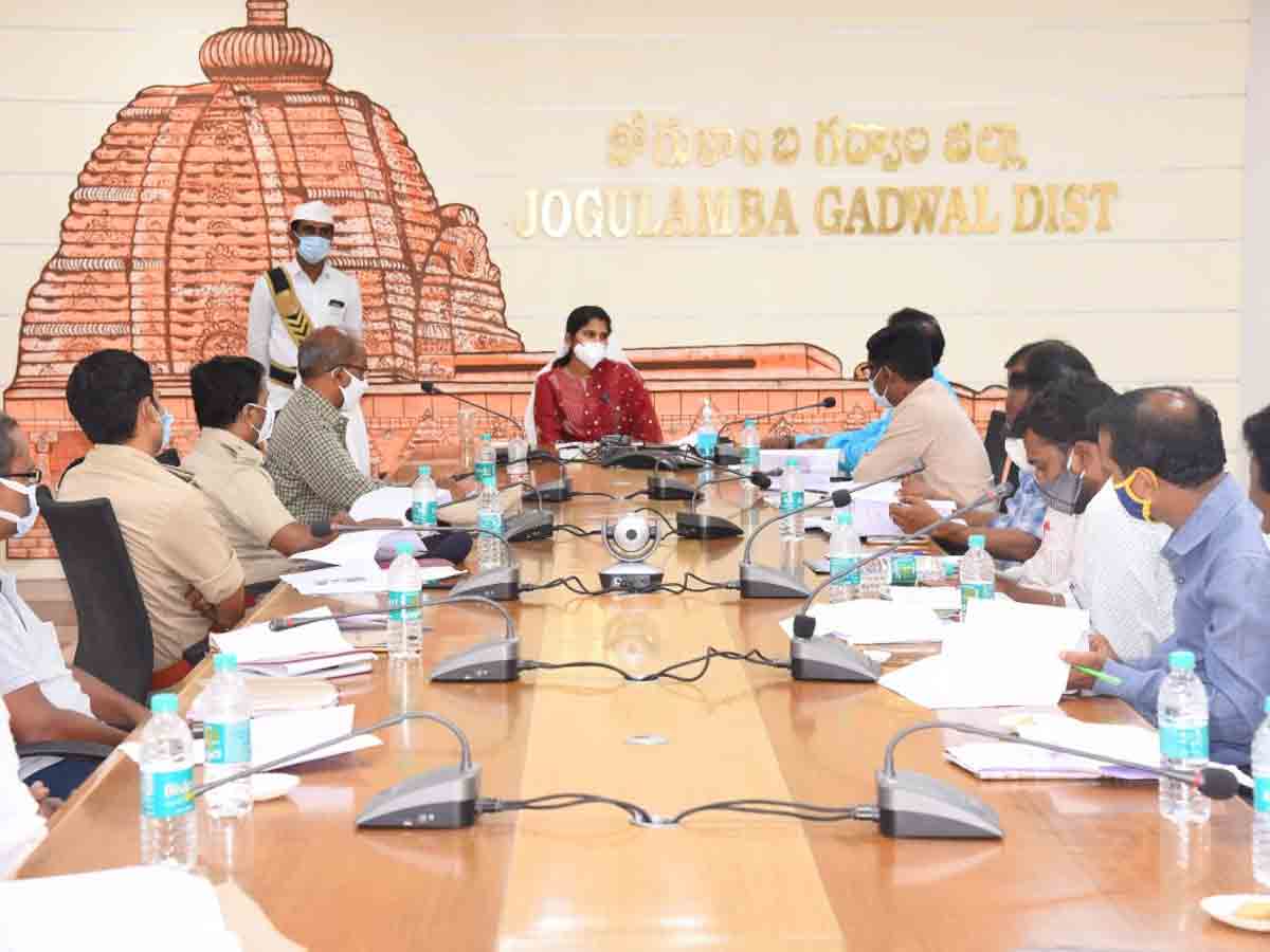 Gadwal: పారిశ్రామిక వేత్తలను ప్రోత్సహించాలనే టీఎస్ ఐ పాస్ ద్వారా అనుమతులు: కలెక్టర్ క్రాంతి