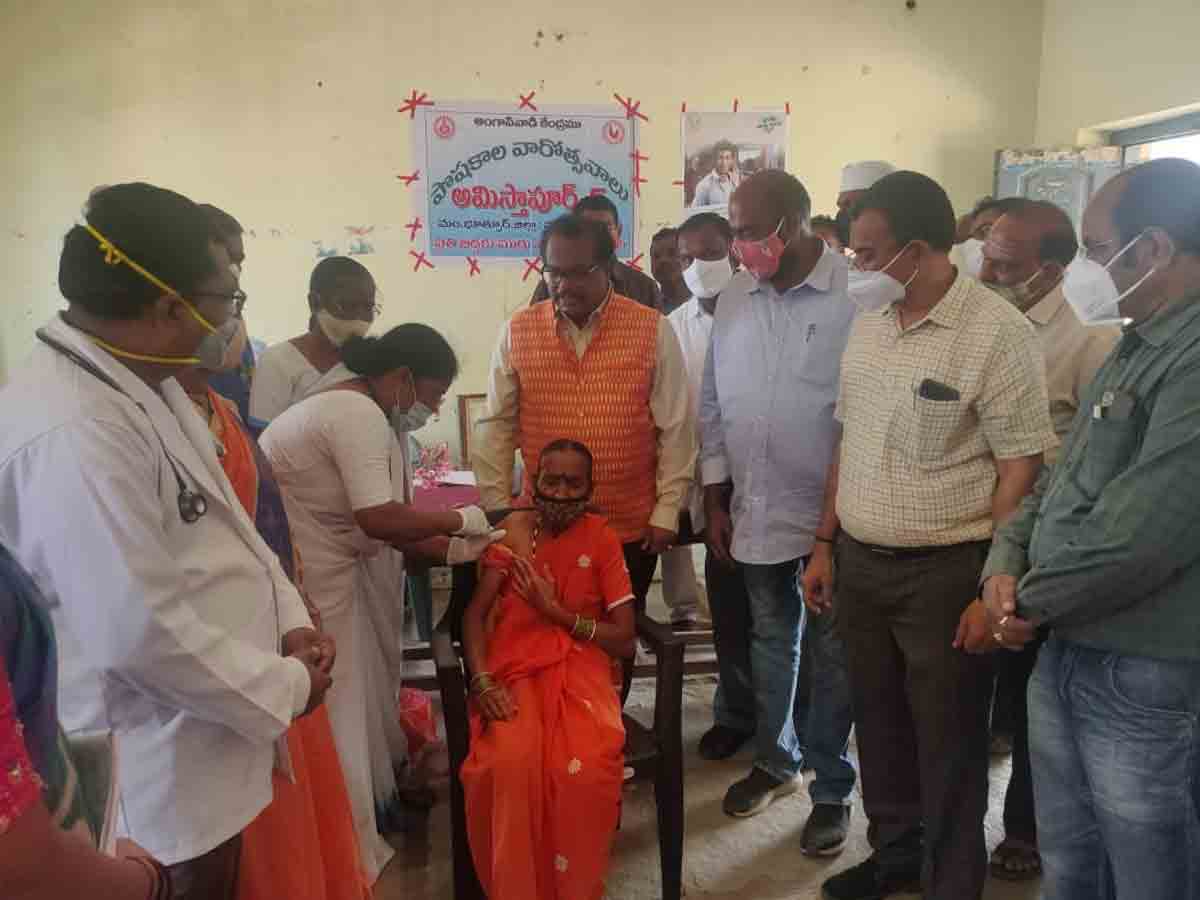 టీకాతోనే కరోనా వైరస్ అంతం: కలెక్టర్ వెంకట్రావు