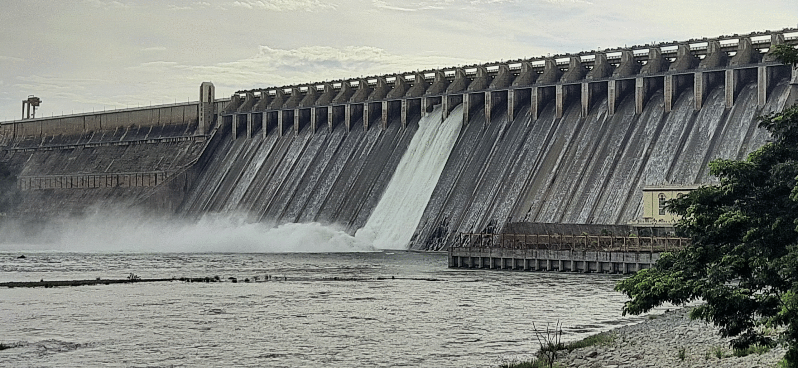 Nagarjuna Sagar: 2 గేట్ల ద్వారా కొనసాగుతున్న నీటి విడుదల