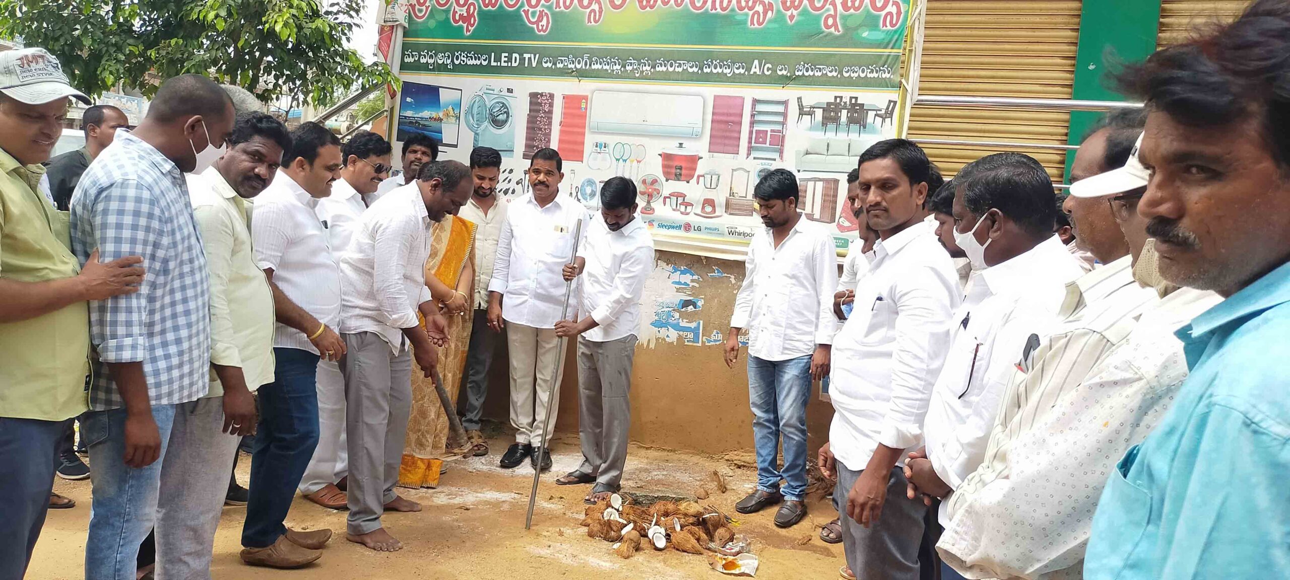 ACHAMPET: రోడ్డు పనులు సకాలంలో పూర్తి చేయాలి: ప్రభుత్వ విప్ గువ్వల బాలరాజు