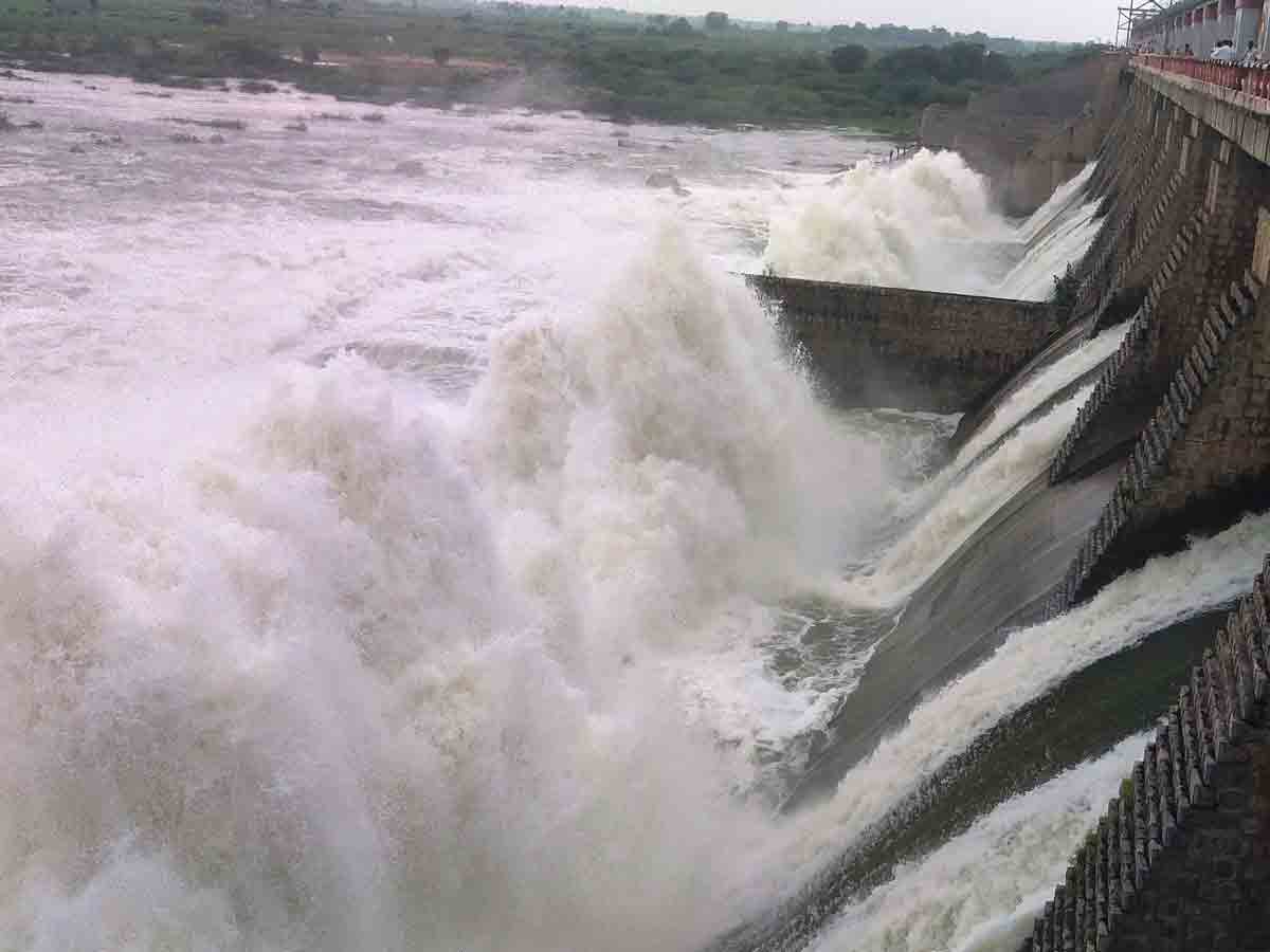 moosi: కొనసాగుతున్న నీటి విడుదల