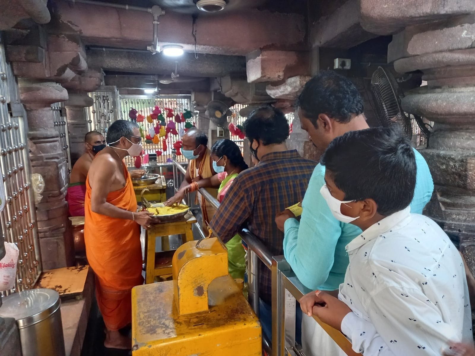 ధర్మపురిలో భక్తుల సందడి