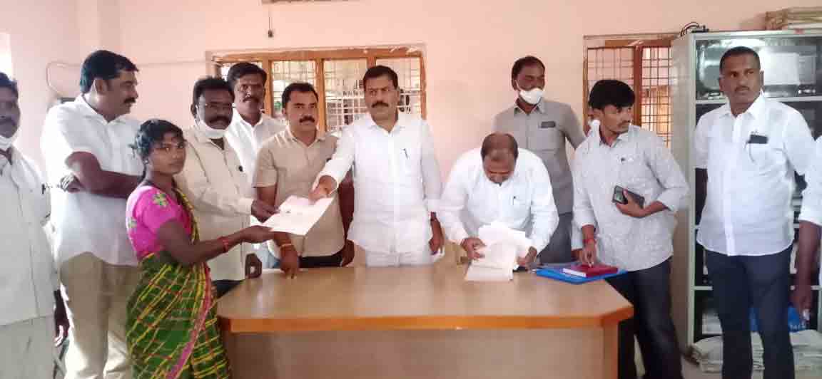 అభాగ్యులకు ఆర్థిక భరోసా సీఎంఆర్ఎఫ్: ఎమ్మెల్యే బీరం హర్షవర్దన్రెడ్డి