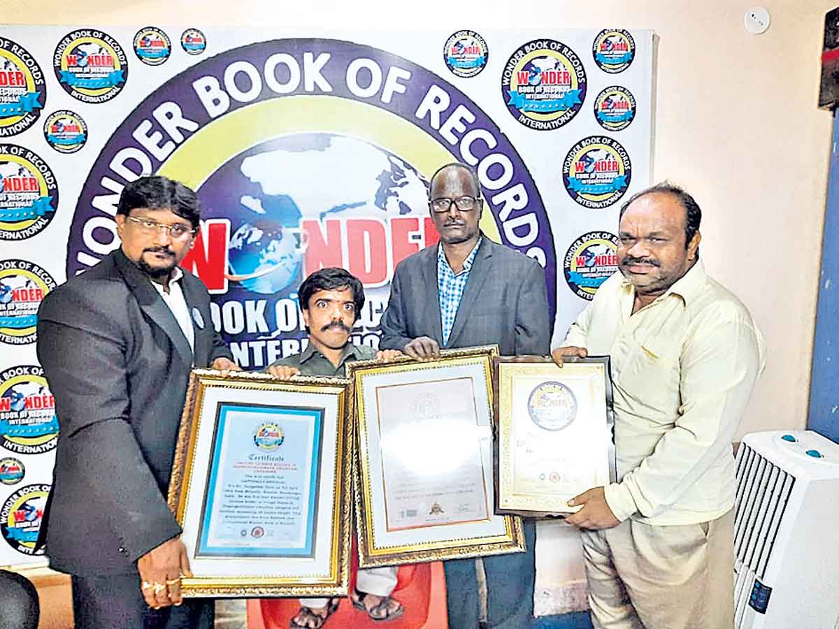 లైసెన్స్‌ సాధించి.. రికార్డు నెలకొల్పి..