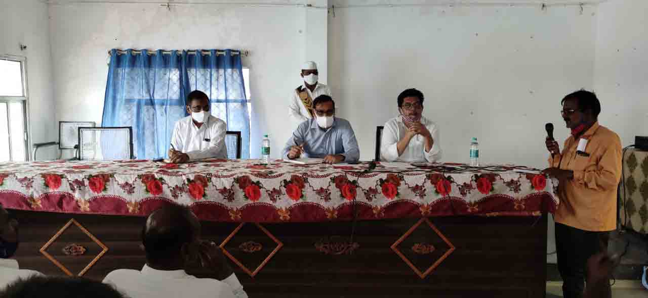 Yadadri: రోడ్డు విస్తరణకు సహకరించాలి: అదనపు కలెక్టర్ శ్రీనివాస్‌రెడ్డి