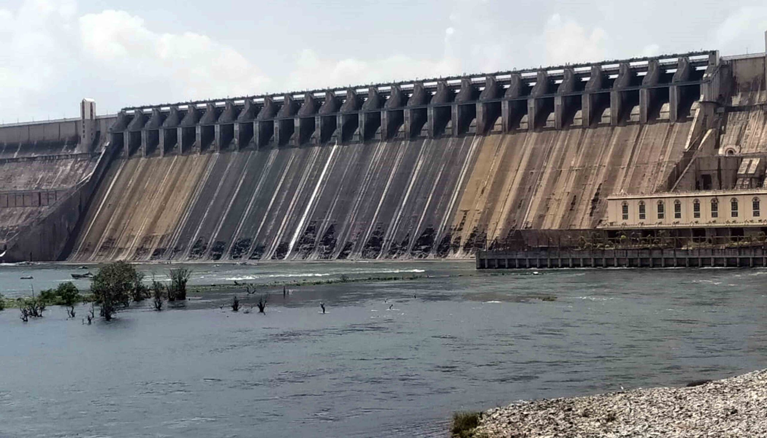 Nagarjuna Sagar : క్రస్ట్ గేట్ల ద్వారా నీటి విడుదల నిలుపుదల