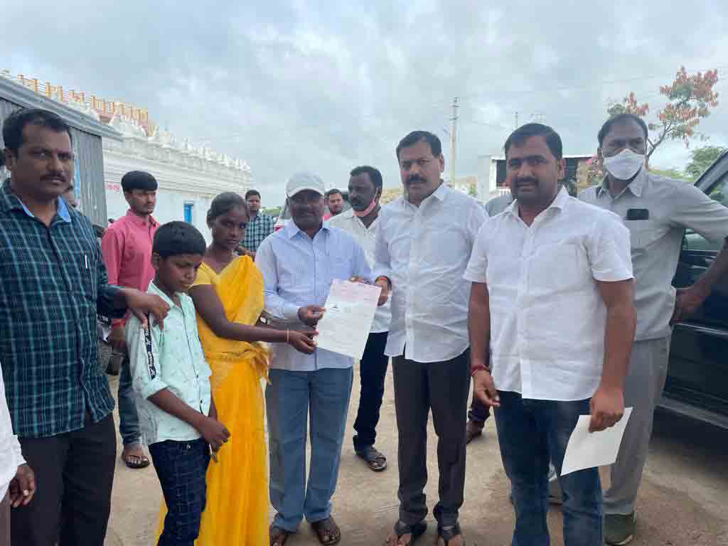 Kollapur: నిరుపేదలకు ఆపన్నహస్తం సీఎంఆర్‌ఎఫ్.. ఎమ్మెల్యే బీరం హర్షవర్దన్‌రెడ్డి