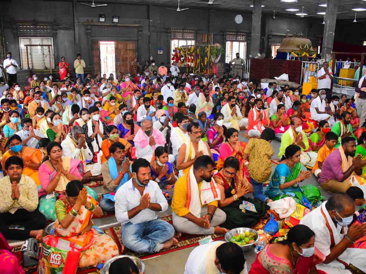 యాదాద్రి: శ్రీవారి ఖజానాకు రూ. 19,74,384 ఆదాయం