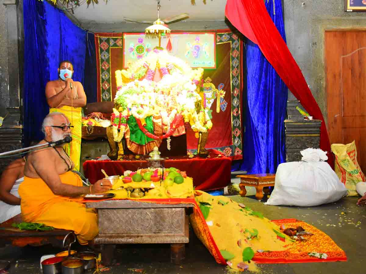 యాదాద్రి: యాదాద్రీశుడికి సంప్రదాయ పూజలు