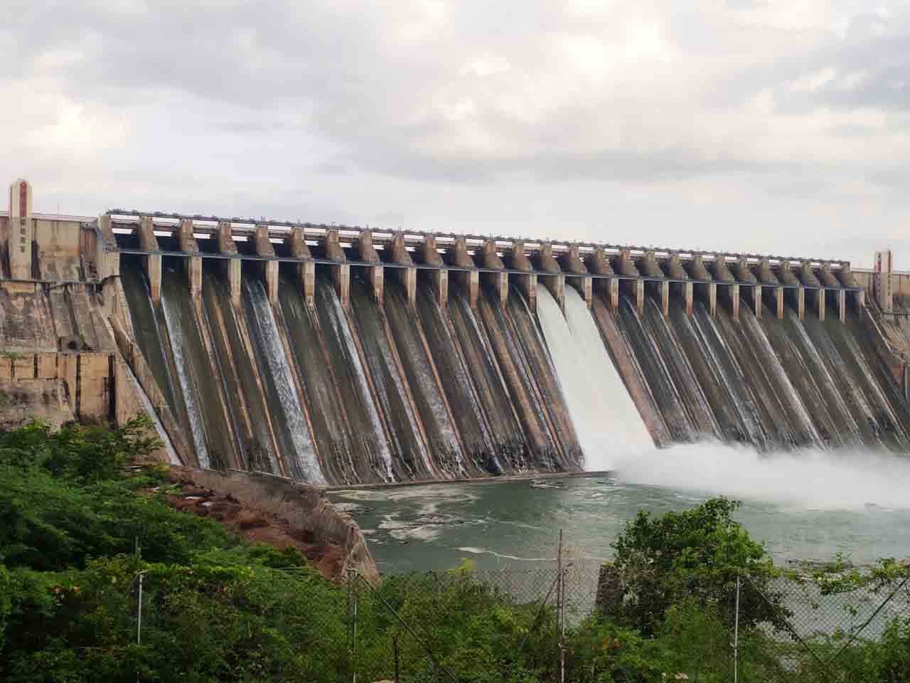 Nagarjuna Sagar: 2 గేట్ల ద్వారా నీటి విడుదల