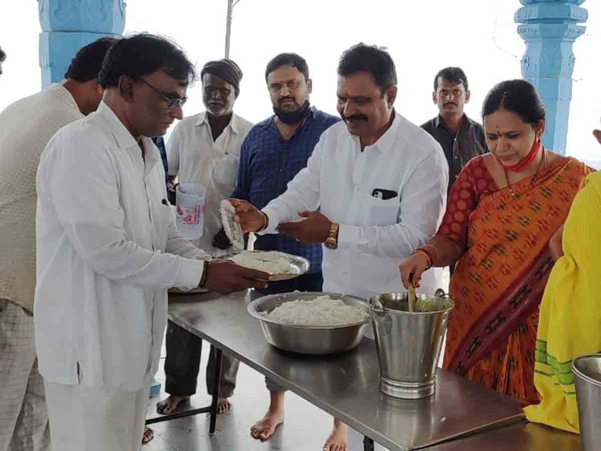 వలిగొండ: మత్స్యగిరిపై అన్నదానం