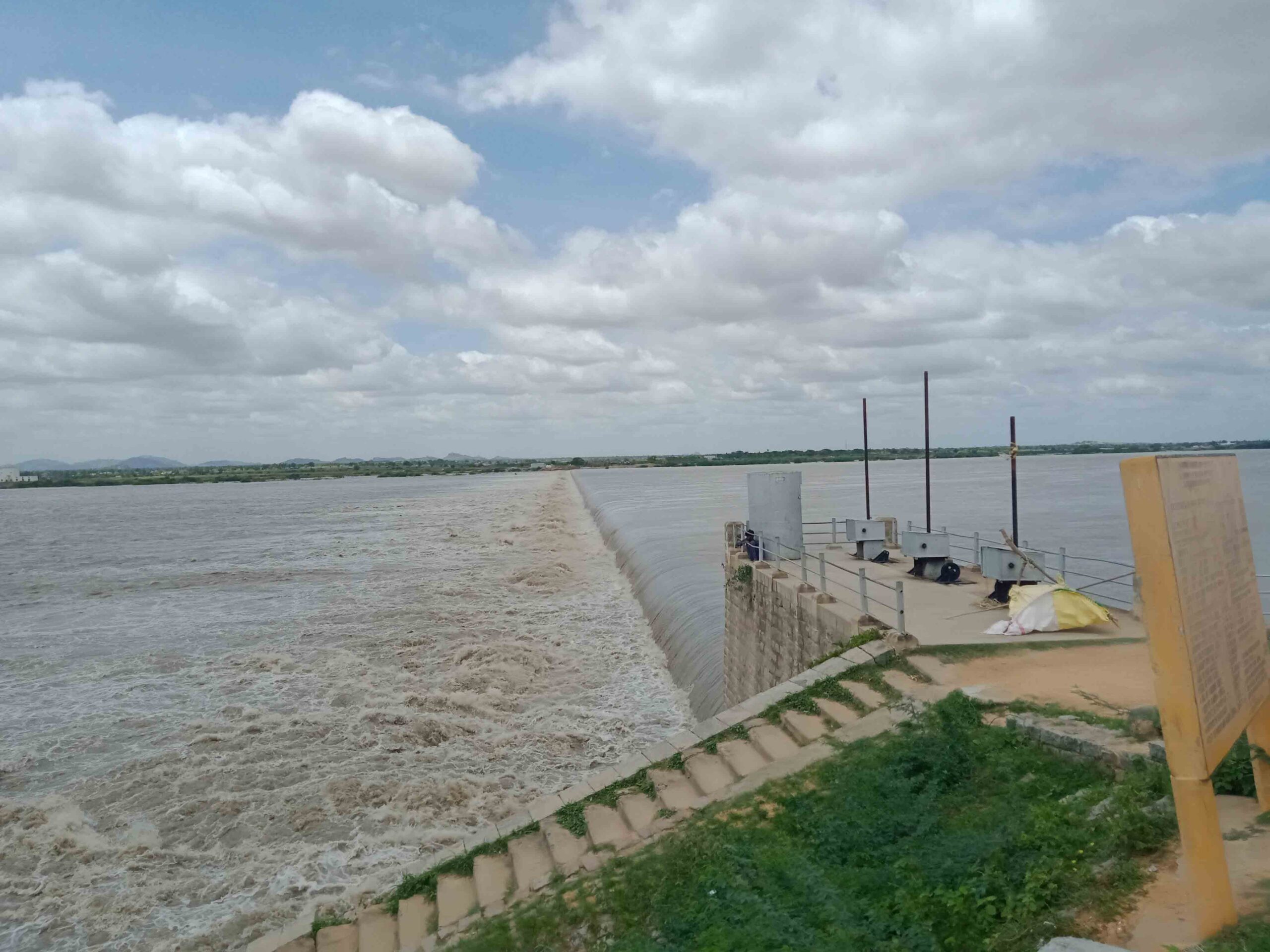 తుంగభద్ర డ్యాంకు స్థిరంగా వరద