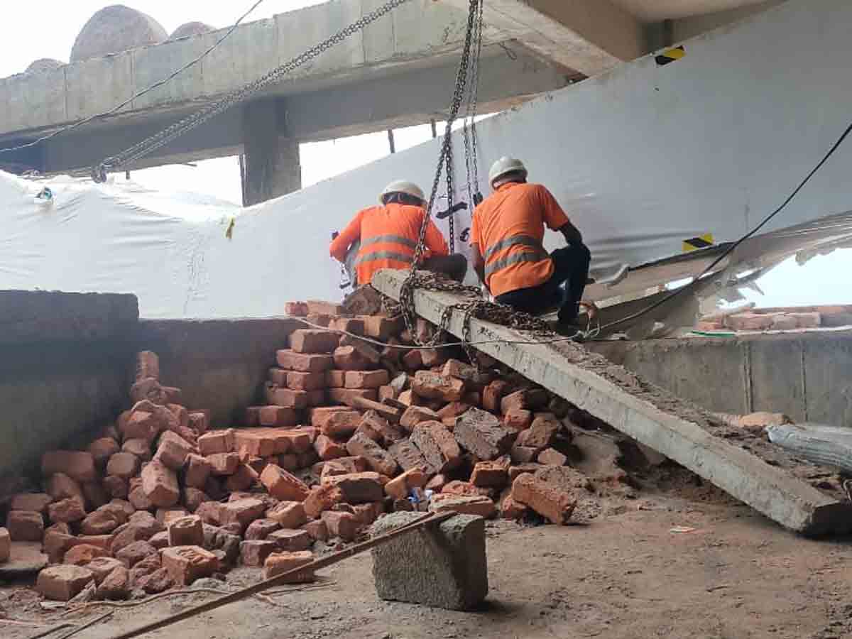 యాదాద్రిలో ఎస్కలేటర్ బిగింపు పనులు ప్రారంభం