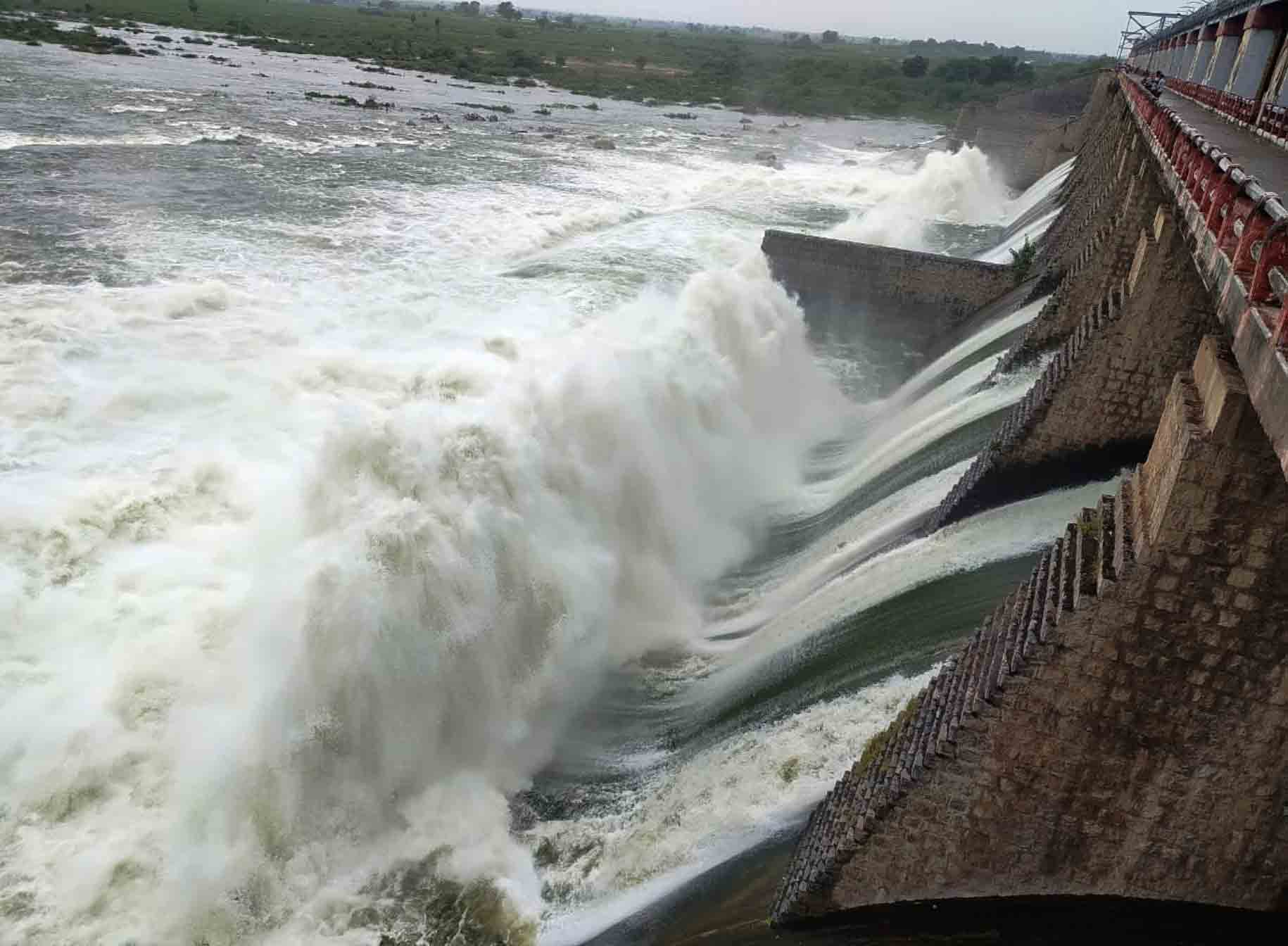 Moosi: మూసీ 6 గేట్ల ద్వారా నీటి విడుదల