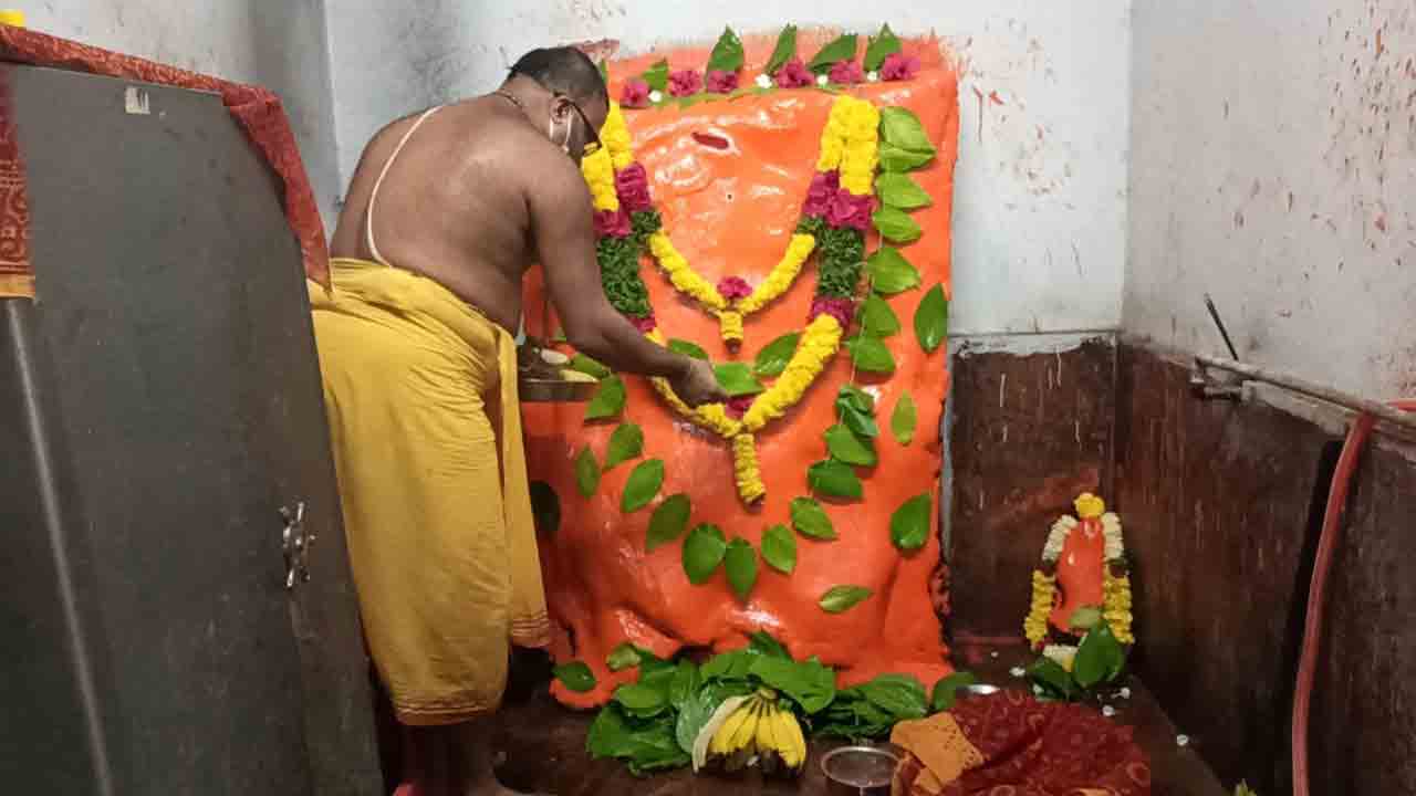 Yadadri: క్షేత్ర పాలకుడికి ఆకుపూజ