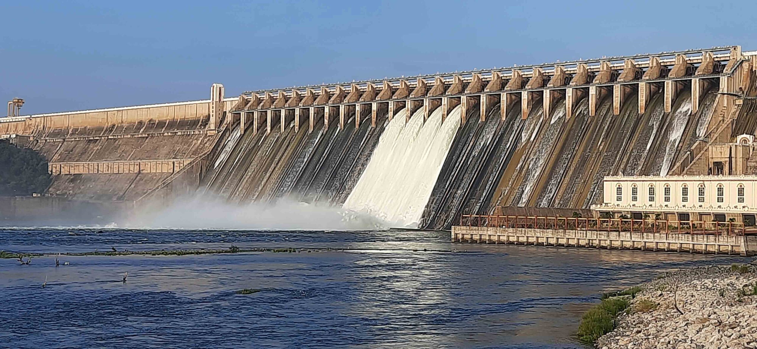 Nagarjuna Sagar: 4 గేట్ల ద్వారా నీటి విడుదల